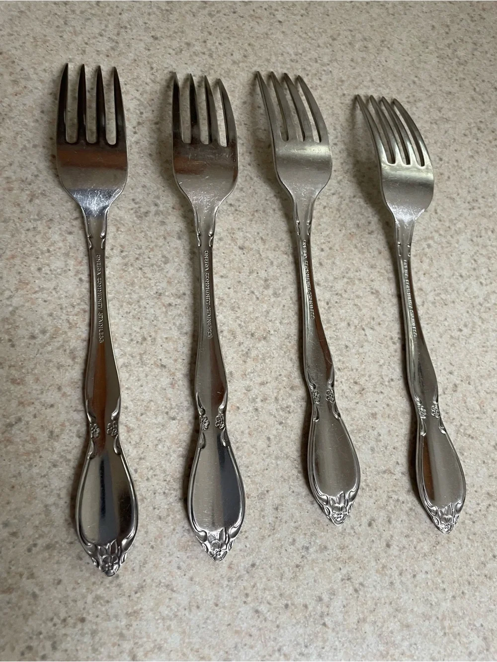 ONEIDA Stainless CHATELAINE Set Of 4 DINNER FORKS 7 1/4